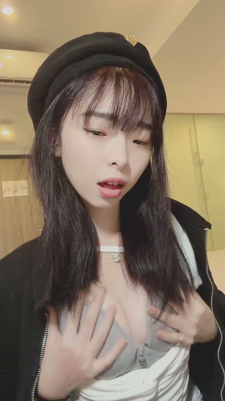  : 偷偷給你們看今天的小秘密 😉 #驚喜 #內在美 #心動瞬間