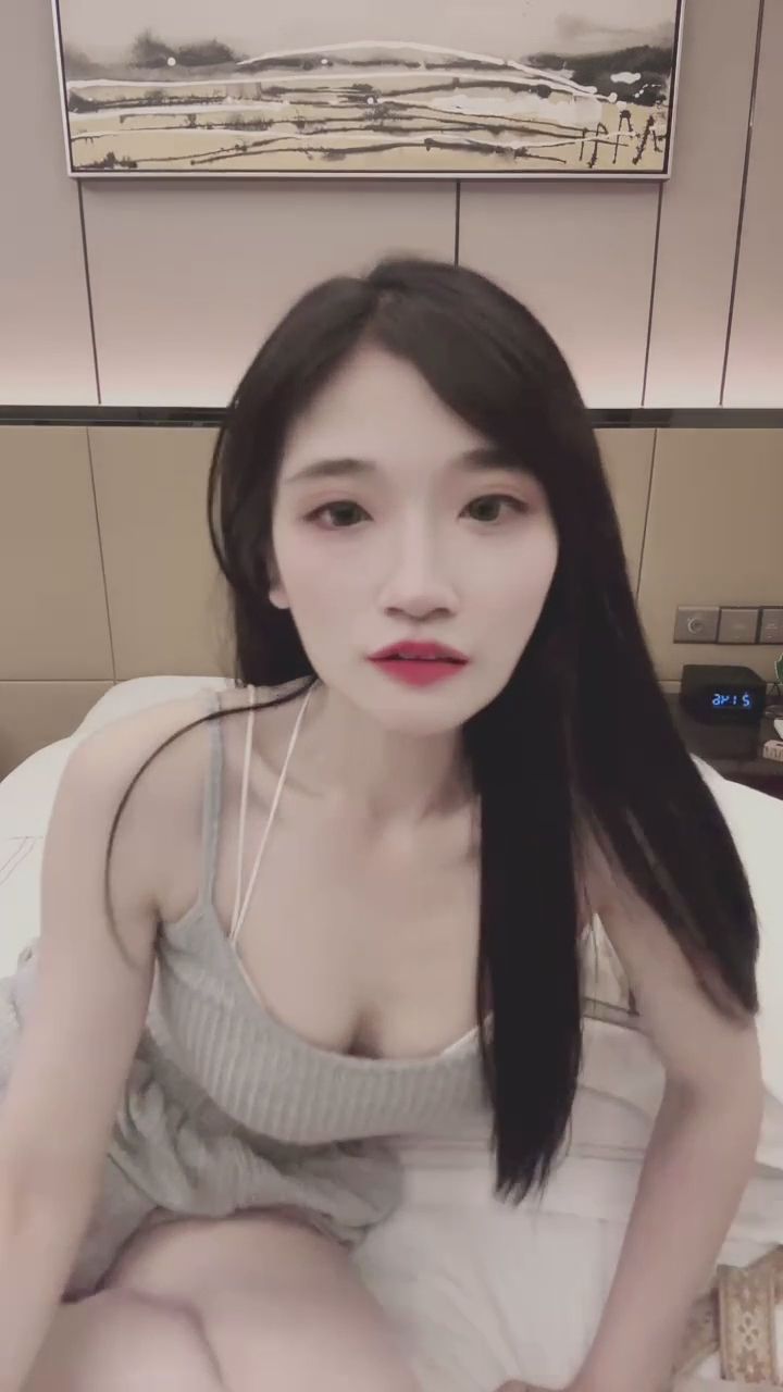  : 這麼近的對視，感受到我的心跳了嗎？😳 #直播 #對視 #心跳 #女友感