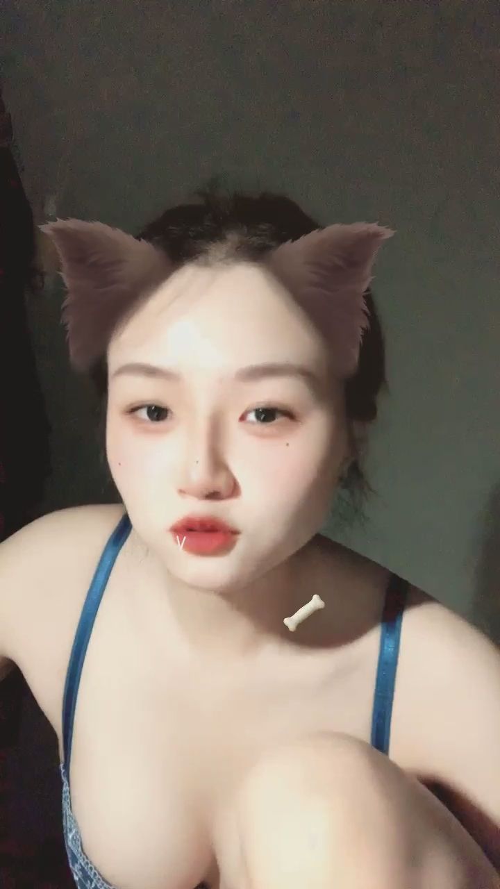 kimisepony : 被這眼神勾走了嗎?🐱💙 #貓耳 #性感 #近距離
