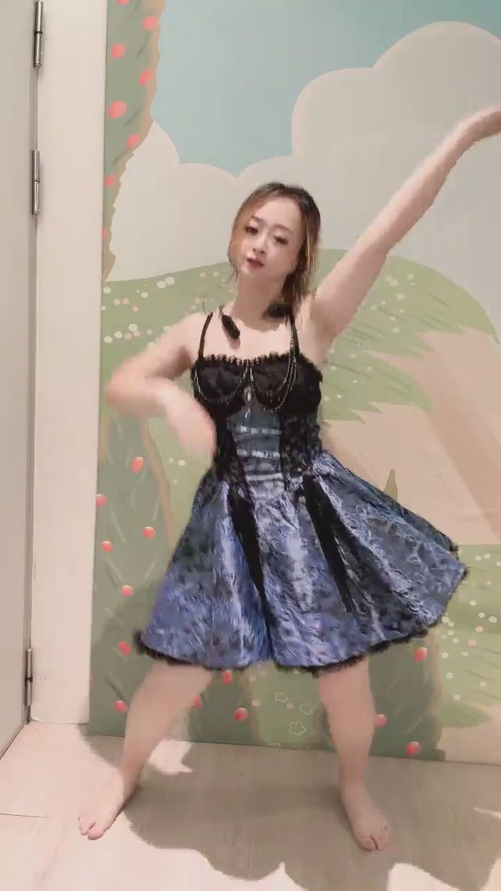  : 黑色哥德風的性感突擊！轉身的瞬間絕對讓你驚豔🖤👗 #熱舞 #走光 #誘惑
