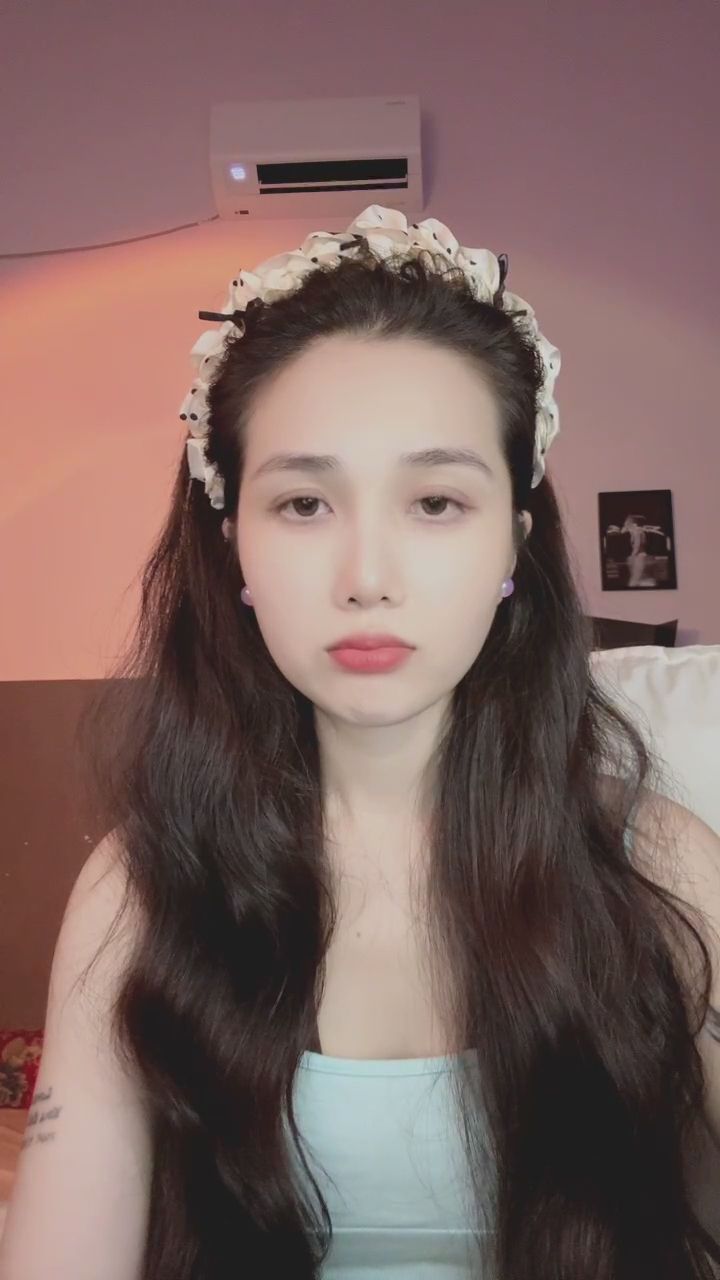  : 可愛的表情和深情的眼神，你能抵擋嗎？💕 #可愛 #眼神交流 #日常