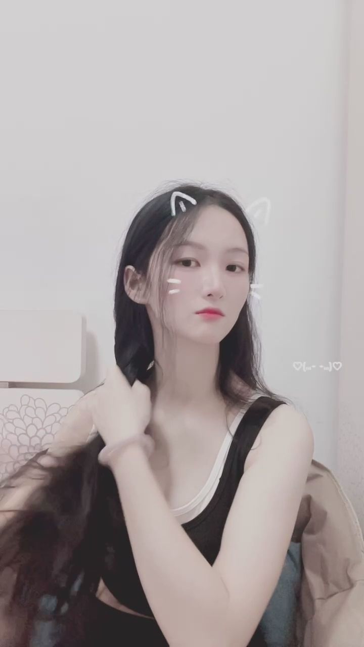  : 撩撥長髮的溫柔瞬間，誰能不心動呢？💕 #長髮美女 #心動瞬間 #直播精華 #溫柔