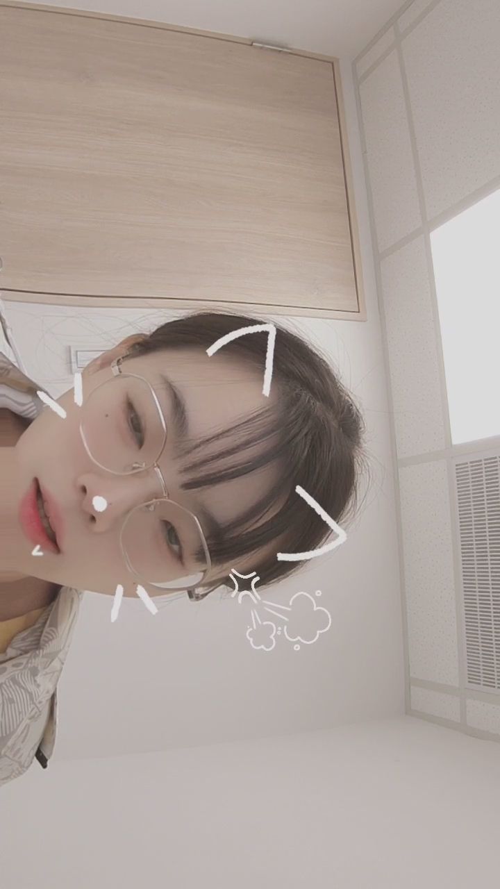  : 戴著眼鏡一直盯著你看，還能專心嗎？👓💕 #眼鏡控 #眼神對視 #心動挑戰 #甜美