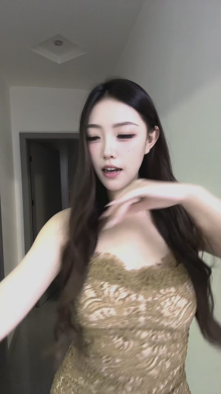 aoa_jiajia : 佳佳想你啦