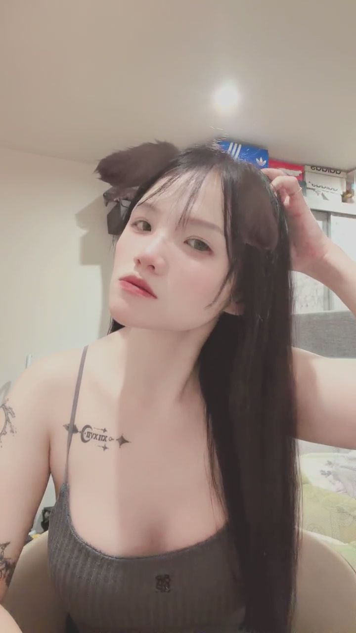  : 這個角度看刺青真的好帥 ✨#大奶 #刺青 #日常分享 #居家穿搭