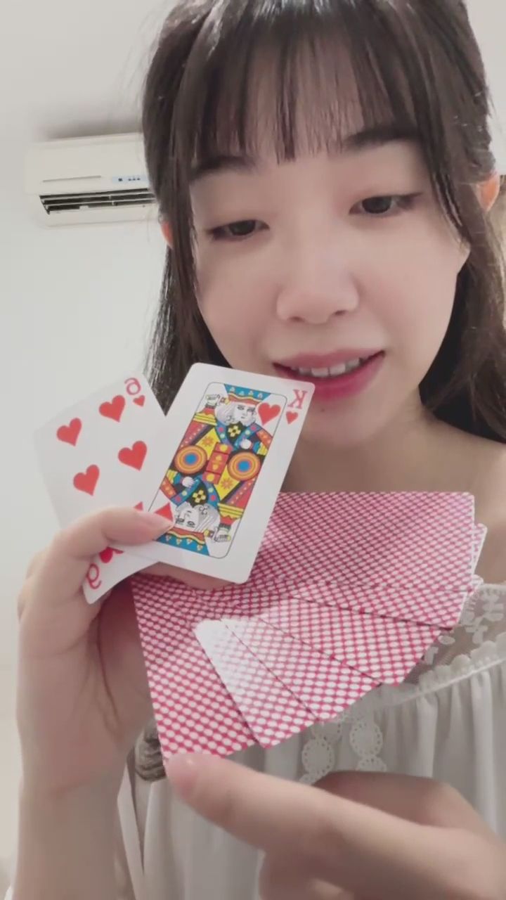  : 跟著我的節奏一起玩撲克牌吧！❤️🃏 #甜美 #撲克牌 #互動
