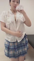 maru_77 : 白襯衫濕透後的樣子,是你期待的畫面嗎?💦
#濕身誘惑 #白襯衫 #性感
