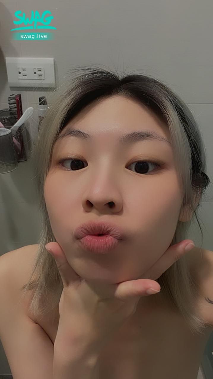 lustine : 10/2 非常謝謝大家的支持與喜愛，也希望繼續保持聊天室裡和平幽默的氣氛。
你可以把矛頭轉向主播，但請不要攻擊任何用戶。
有禮貌才是最棒的！！！！