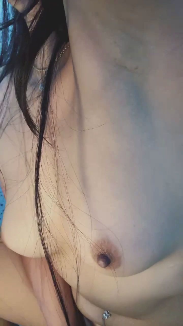 llumiaaa : 浴室裡的私密時光 🚿 蹲姿探索帶來最真實的情緒起伏，跟著節奏一起進入最高潮！🔥 #浴室 #濕身 #真實快感