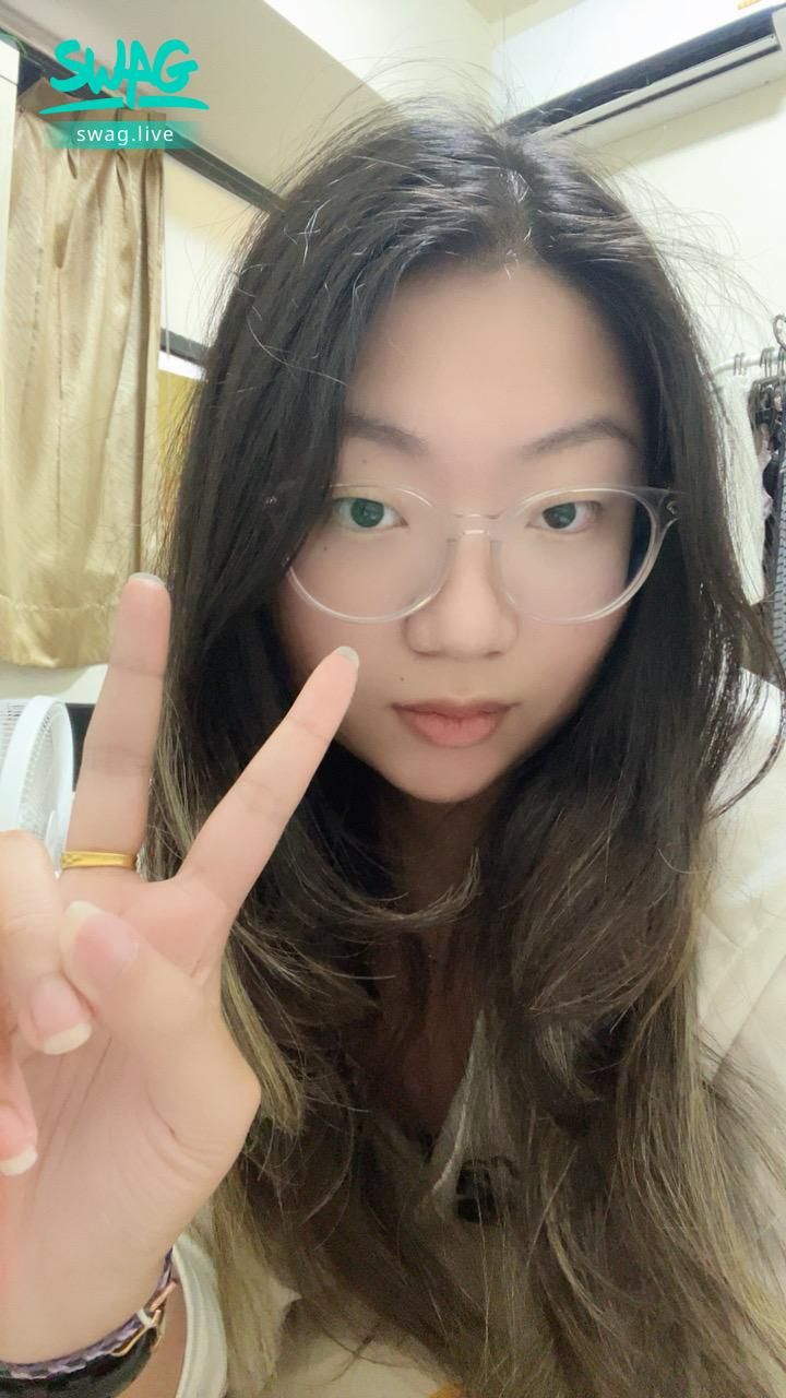fornnarax : 我其實是拍照只會比✌️的人
