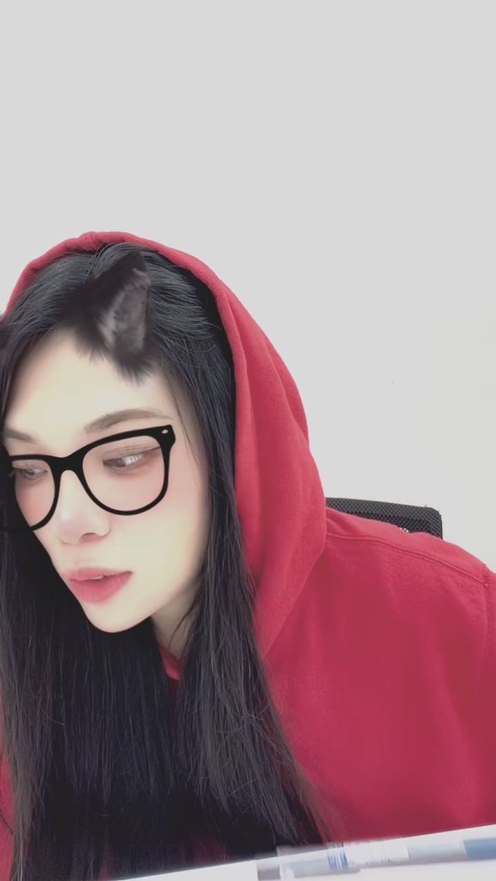 tty_030 : 靠得這麼近，你有聽到我的心跳聲嗎？快要無法呼吸了…💖 #女友感 #深情對視 #心動
