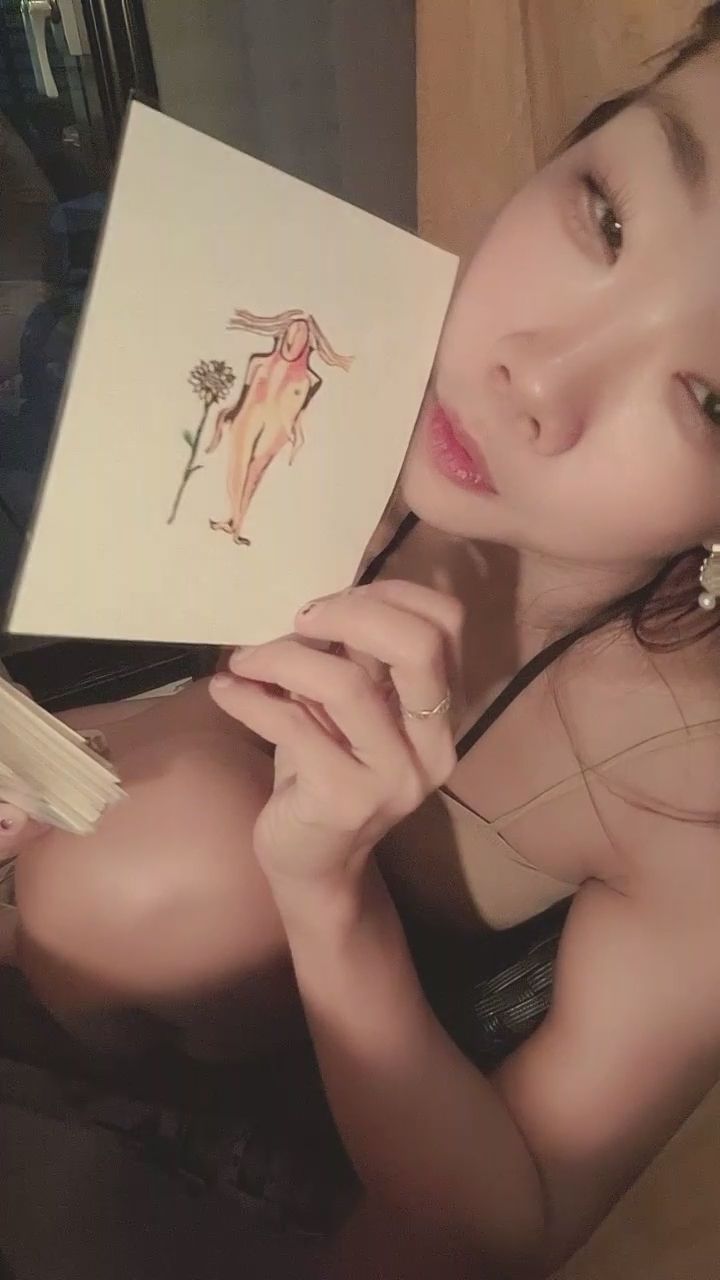  : 藝術欣賞還是純粹調皮？來看看我的小收藏 🎨👅 #調皮 #性感 #互動