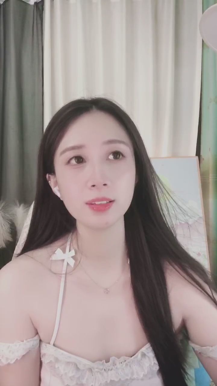 cla2627 : 深夜的溫柔私語，想聽聽我今天發生了什麼事嗎？💖 #氣質主播 #深夜福利 #溫柔對話