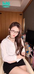 : 👓 老師今天要點名了
上課不准遲到、不准偷懶
還有……不准一直盯著老師看🤍
今天的課題很簡單:
請回答,你有沒有乖乖來報到?
答對的同學有獎勵
答錯的……留下來補課😌📖
#老師日常 #今日角色 #cosplay