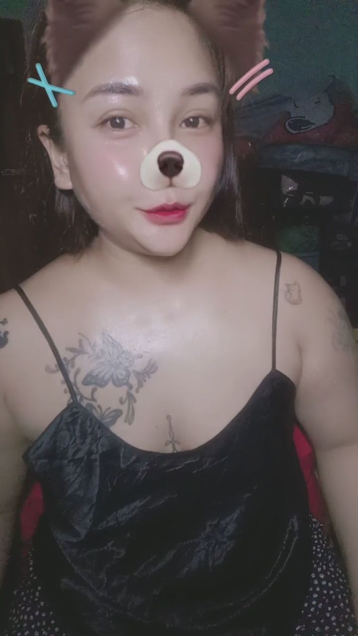  : 迷離的煙圈與大膽的玩具互動，今晚讓你心跳加速...🔥 #情趣 #挑逗 #迷離 #大尺度互動