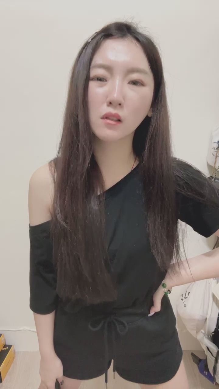  : 被處罰的金 太吵了被施壓閉嘴🥺靠近一點看更清楚喔...😈 #近距離 #私密互動