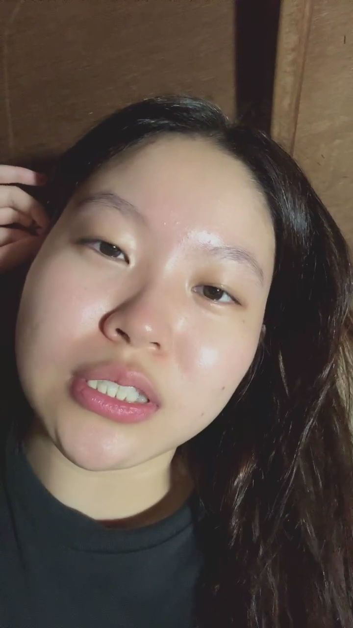  : 捕捉到一點俏皮的瞬間 ✨ #特寫 #互動 #魅力眼神
系統 AI 的標題可以再好笑一點，竟然說我俏皮，那時候是在說洗澡曬衣服花了很久的時間哪裡俏皮😆
