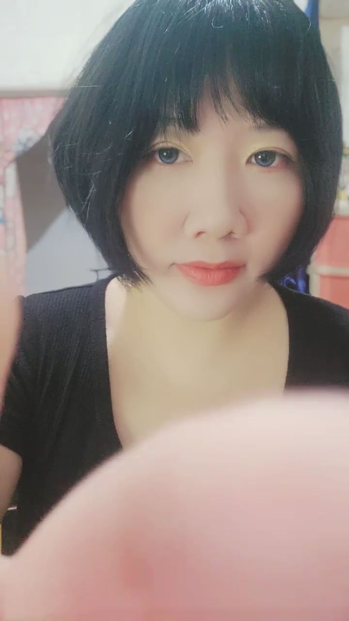  : 再靠近一點，聽聽我想對你說什麼...🤫✨ #近距離 #溫柔 #女友感 #心動瞬間