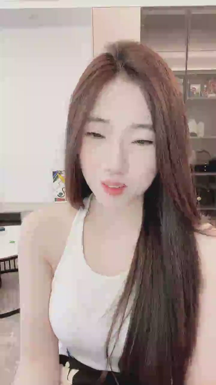 ba8803 : 不經意的撩髮最迷人！這笑容直接爆擊心臟💘 #撩髮 #氣質女孩 #日常