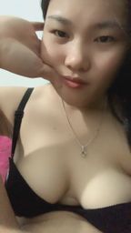 ngocanhem : 俏皮吐舌的瞬間,有沒有戳中你的心?😜 #俏皮 #微性感 #心動瞬間