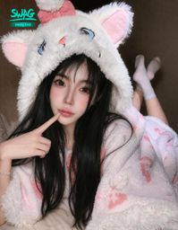 _hhh.hua : 你的笑容就像阳光下的鱼干,让我这只馋嘴的猫欲罢不能。