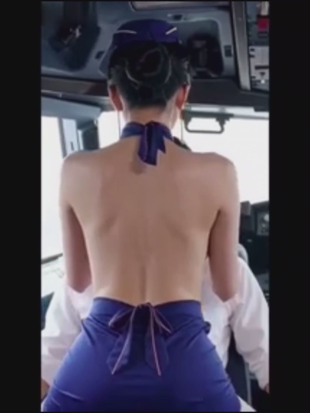  : 空姐與空少的秘密約會 片段（AI生成）
