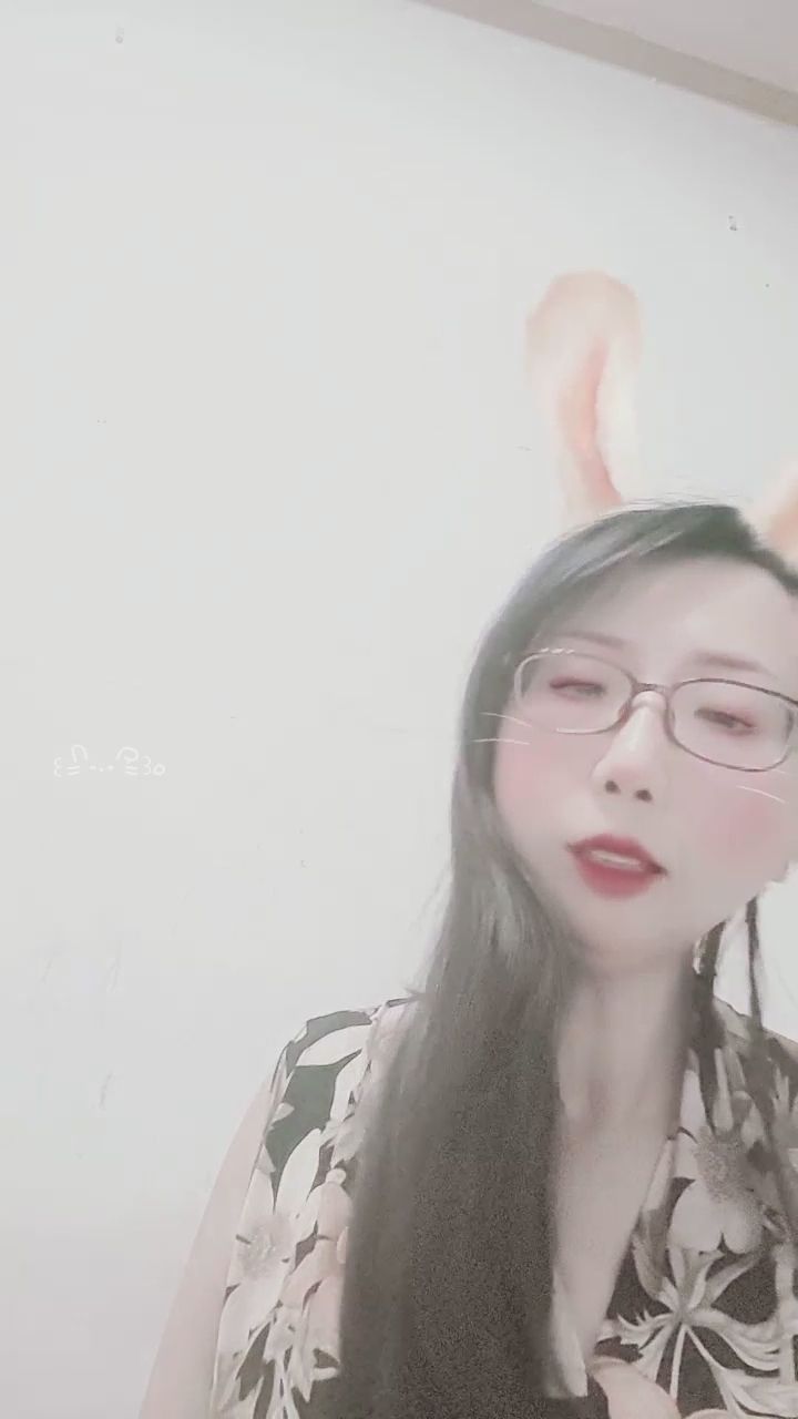  : 兔耳女孩的甜美互動，心跳漏了一拍嗎？🐰💕 #甜美 #女友感 #直播日常