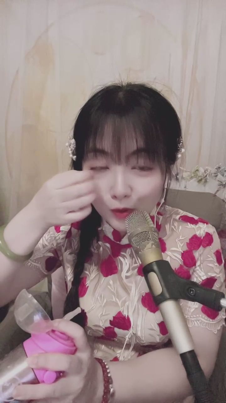  : 甜美與律動的完美結合，這歌聲你給幾分？🎶💖 #旗袍 #音樂直播 #甜美