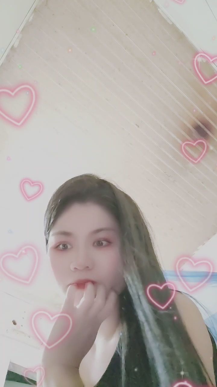  : 這一個眼神，你接住了嗎？💋 #紅唇 #眼神交會 #心動