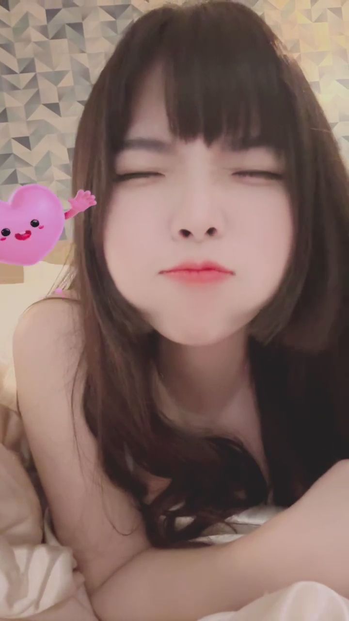  : 這樣直勾勾地看著你，你還受得了嗎？快來陪我聊天吧！🥰 #女友視角 #放電 #撒嬌 #心動