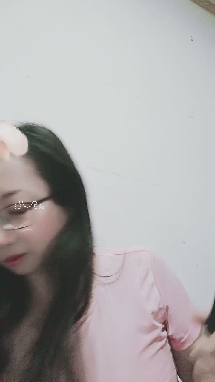  : 沉浸在旋律中的動人時刻，跟著兔耳少女一起享受高潮片段！🐰🎤✨ #兔耳少女 #唱歌 #直播日常 #音樂高潮