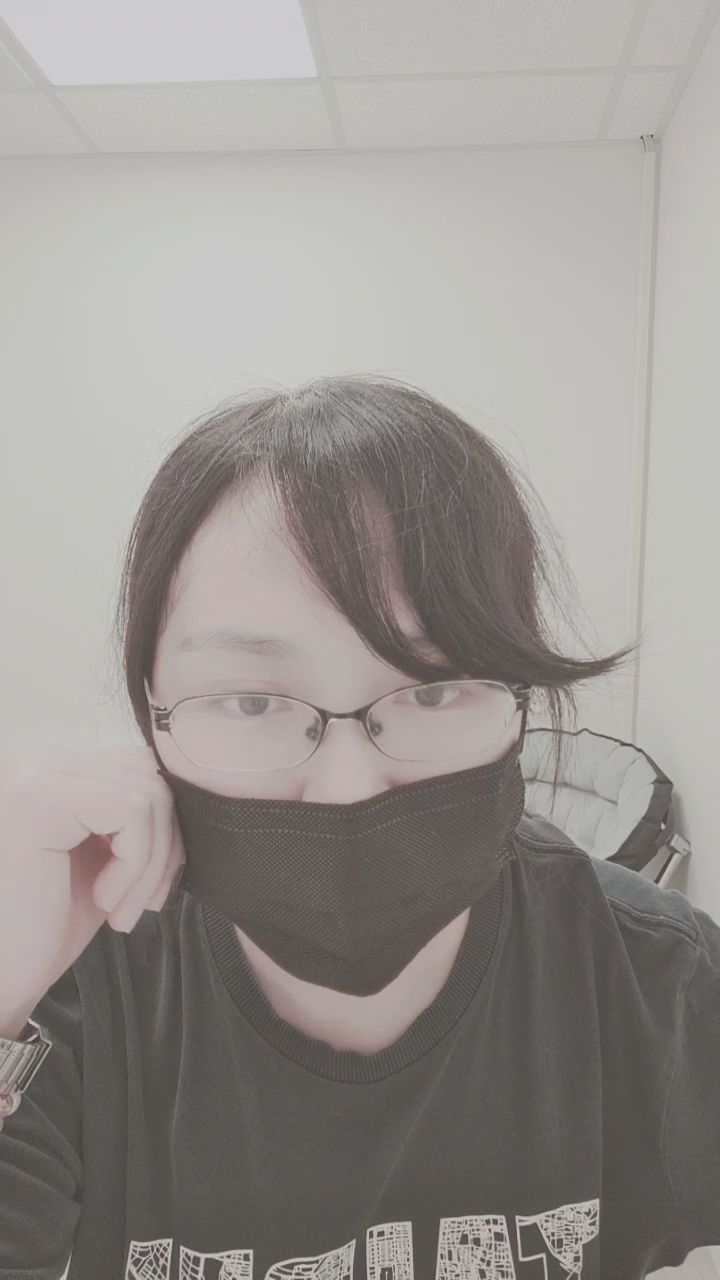  : 等了這麼久，終於讓你看到我口罩下的樣子了 😳💖 #驚喜 #露臉 #女友感 #日常
