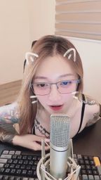 : 靠近一點!這個調皮的表情你給幾分?😜 #調皮 #近距離互動