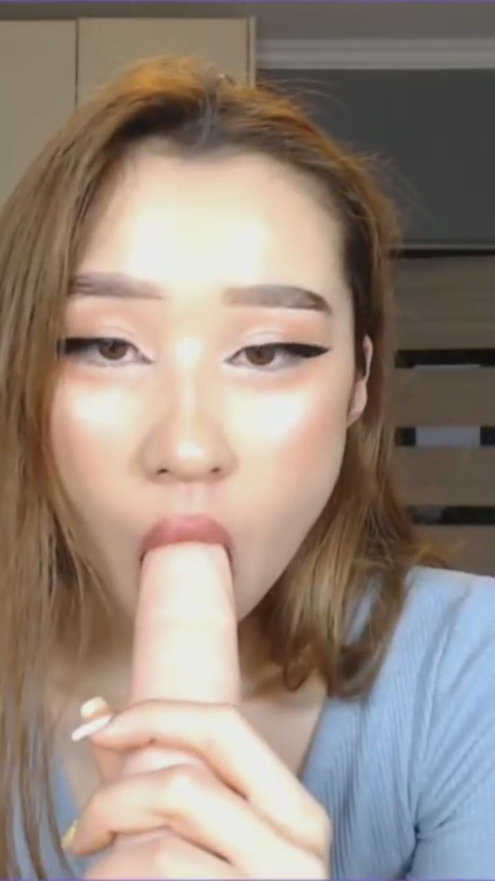  : 挑戰感官極限的深喉張力，這迷離的眼神誰受得了？👀👅 #深喉 #挑逗眼神 #極致快感