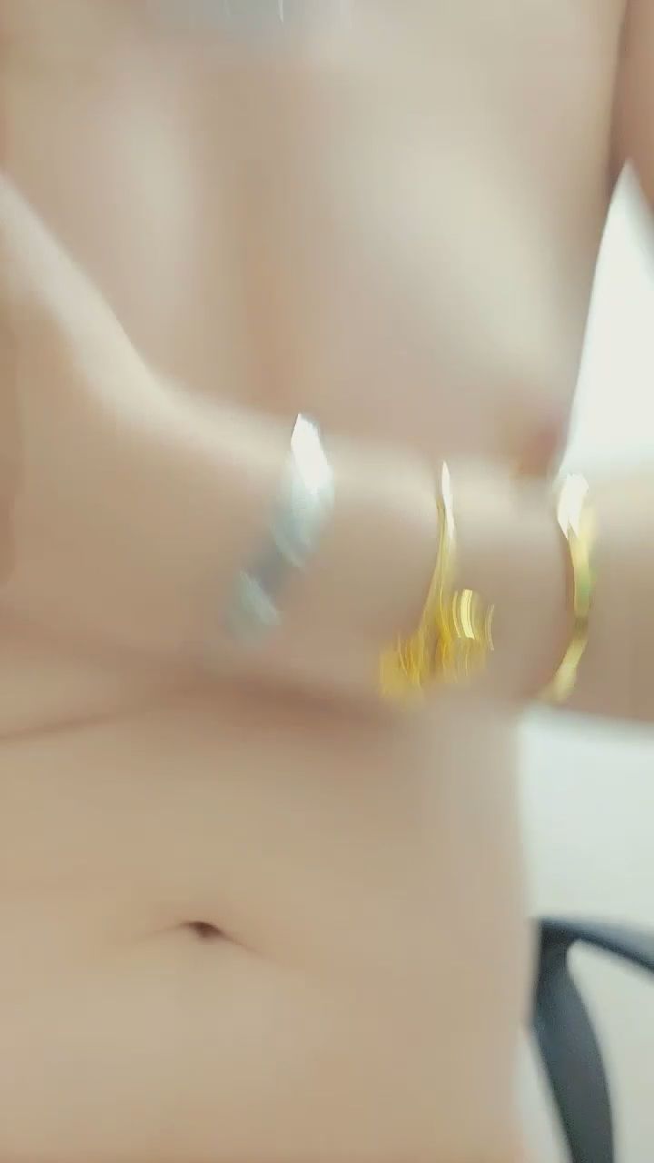  : 沉浸在自我愉悅的瞬間，享受最直接的挑逗💦 #揉捏 #挑逗 #私密