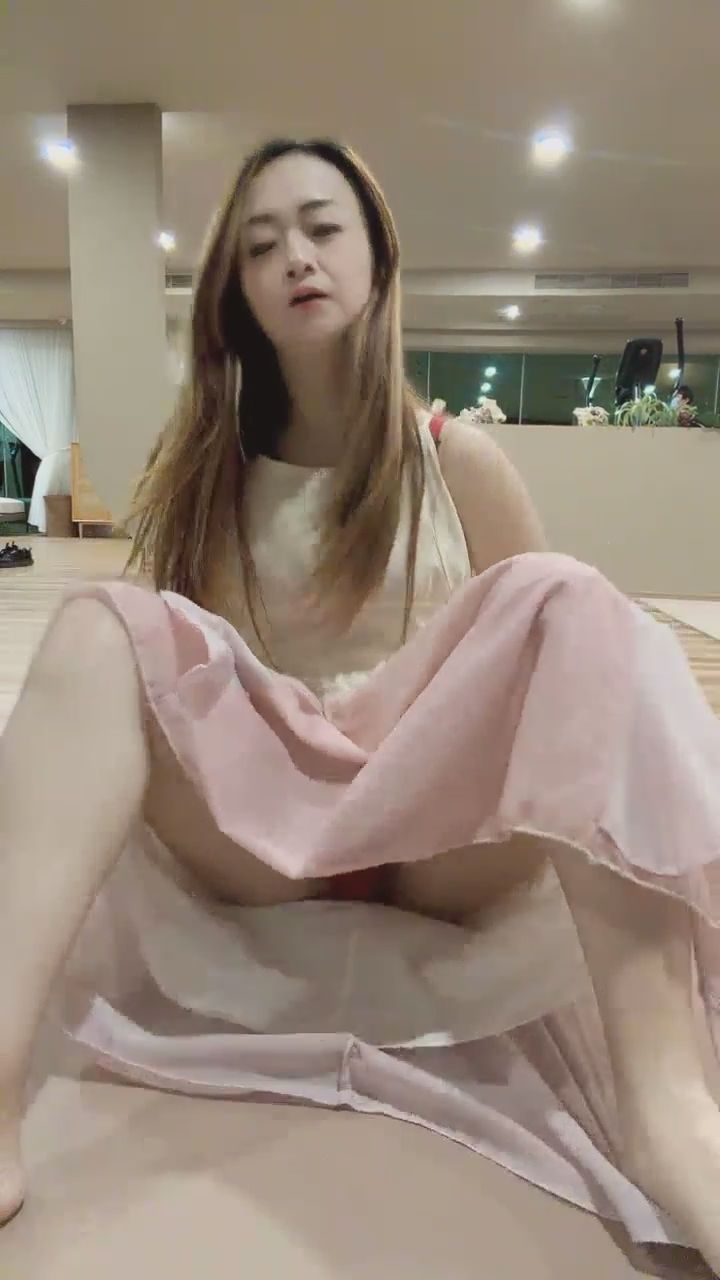wasteful : 今天的瑜伽練習，有發現什麼不一樣的亮點嗎？😈✨ #瑜伽 #福利 #私密視角