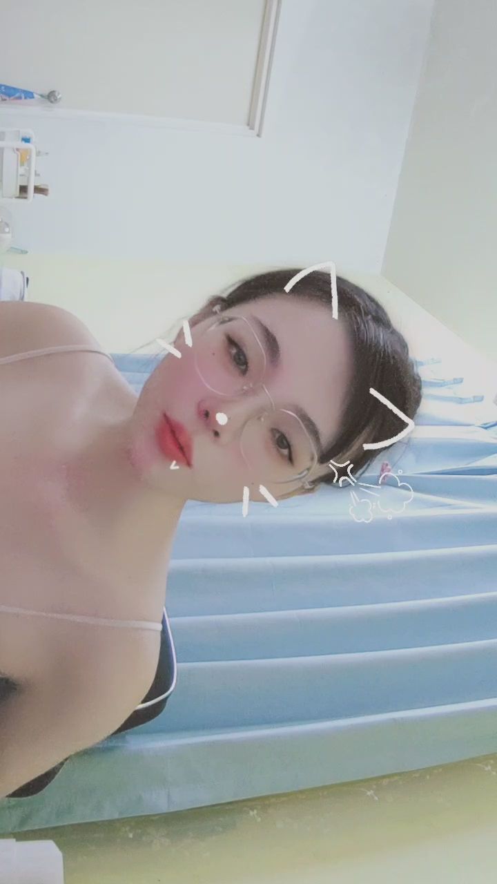 yume1107 : 靠近一點看～今天的貓耳可愛嗎？專屬你的心動視角 🐱✨ #貓耳女孩 #近距離 #女友視角