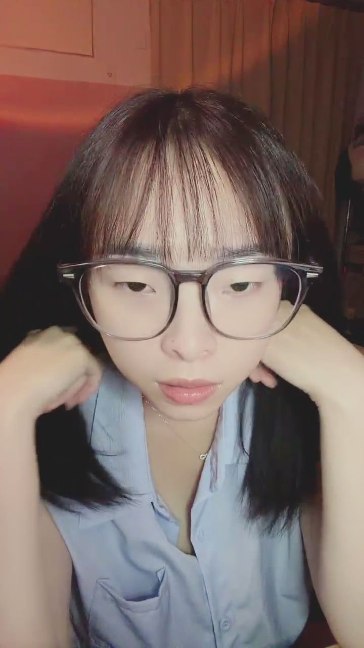 sexylinli : 眼鏡女孩的軟萌魅力，是不是你的菜呢？👓✨ #眼鏡娘 #軟萌 #可愛