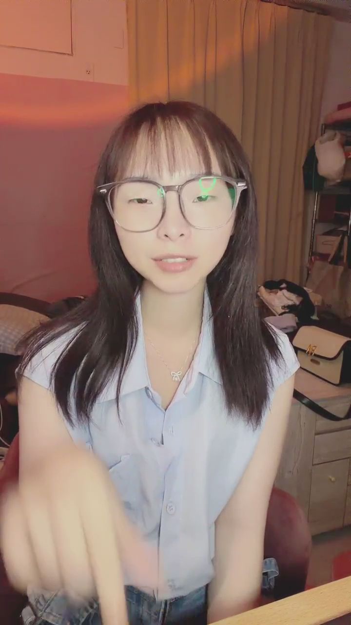 sexylinli : 最豐富的表情包都在這裡！看到最後有驚喜喔～😆 #表情包 #逗趣 #直播精華