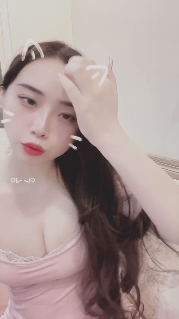  : Babe今天的我，是不是有點不一樣？😉 #俏皮 #居家 #心動