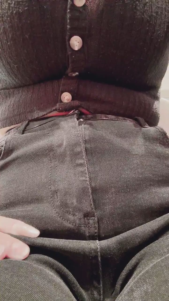  : 在安靜的地方忍不住偷偷感受這股濕潤...🔥 #大膽 #禁忌 #刺激