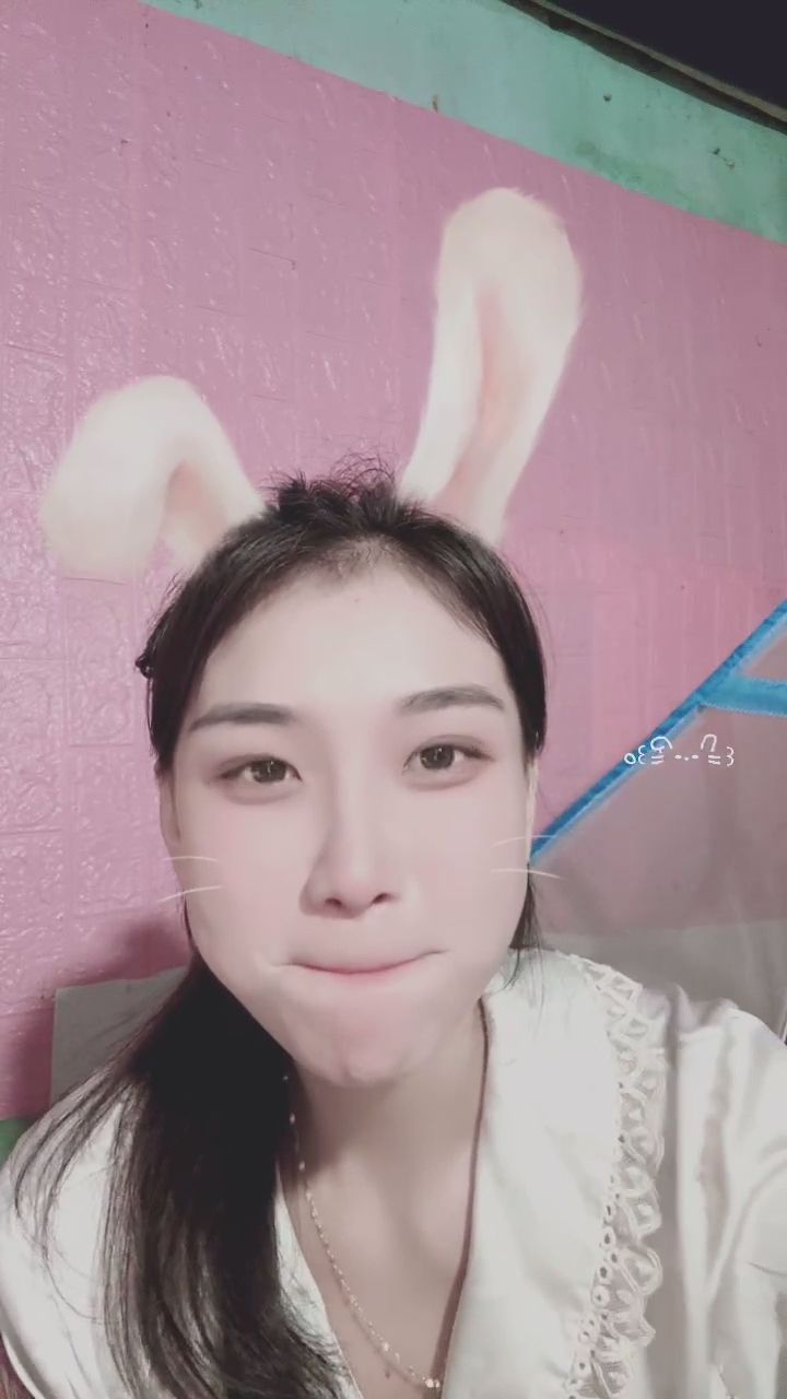  : 誰能抗拒這燦爛的笑容？看到最後心都跟著融化了～🐰💖 #甜美日常 #女友感 #治癒笑容