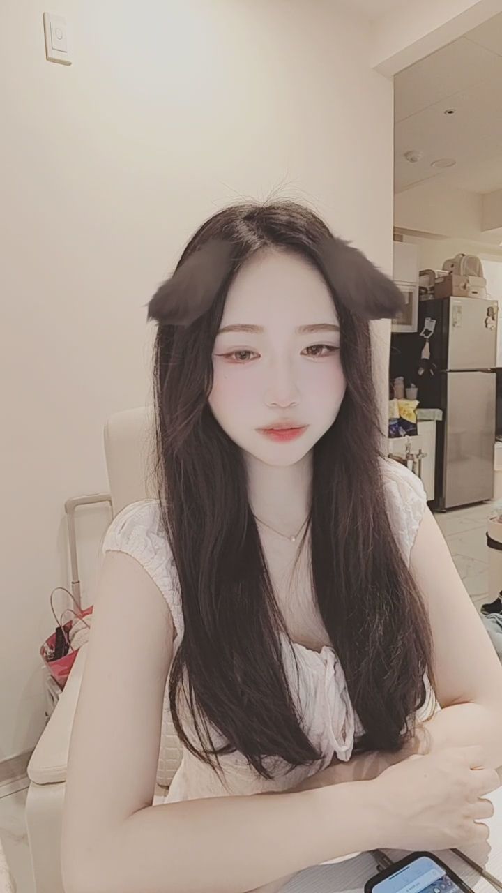 jamie__0214 : 聊到開心處真的忍不住大笑！跟你們互動的時光總是最快樂的 😂❤️ #真實互動 #開懷大笑 #歡樂時光