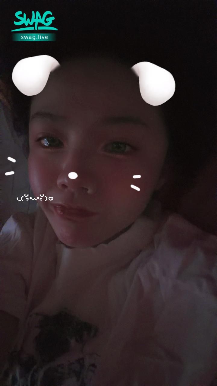  : 國慶日🇹🇼睡太久⋯現在睡不著⋯⋯⋯⋯
😑😑😑😑
晚上我應該會冒出來，打ㄍㄟˊ晚上見👋🏻🩵～～