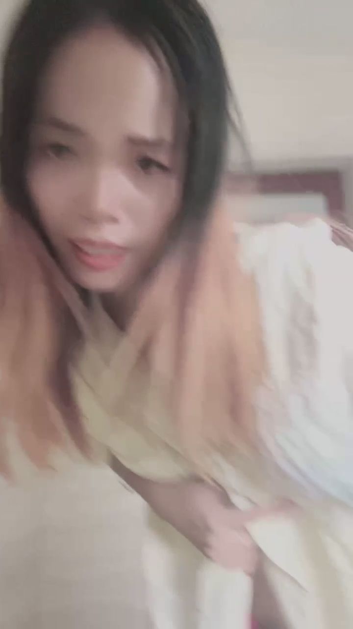  : 從解開鈕扣到毫無保留，今晚的特別展示只為你準備💖 #性感身段 #誘惑 #私密展示