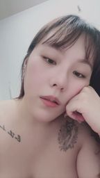 ee971014 : 本來只是想自拍,結果一不小心就... 看到最後臉都紅了😳🔥 #突如其來 #福利大放送 #性感視角