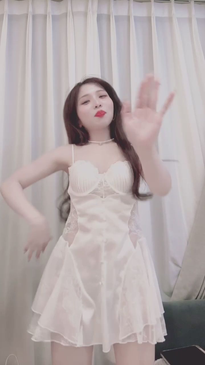sexyrabbitt : 好玩一直玩🤍✨ #蕾絲誘惑 #性感舞蹈