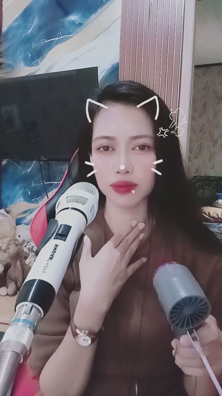  : 迷離的眼神與溫柔的撥髮，今晚的目光完全被吸引了...✨ #女神 #誘惑 #迷離眼神 #魅力