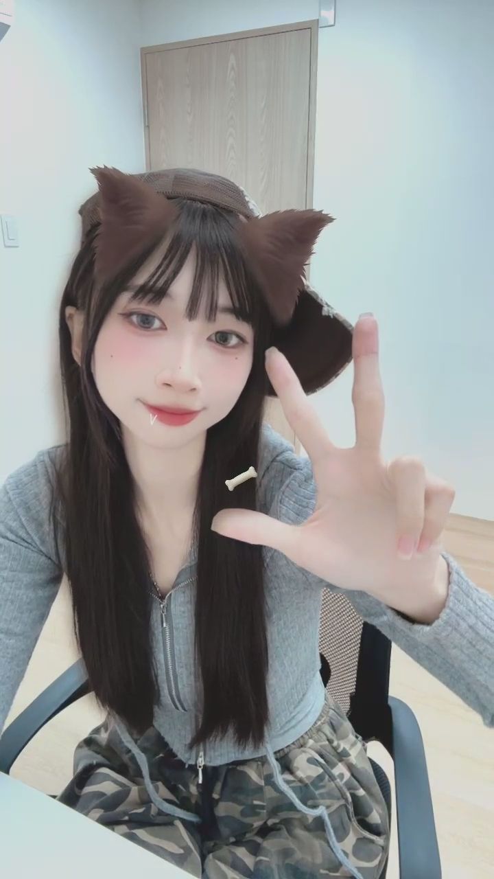  : 托腮、比耶，今天也是為你專屬營業的甜美貓耳娘！🐱💕 #甜美 #貓耳 #可愛互動