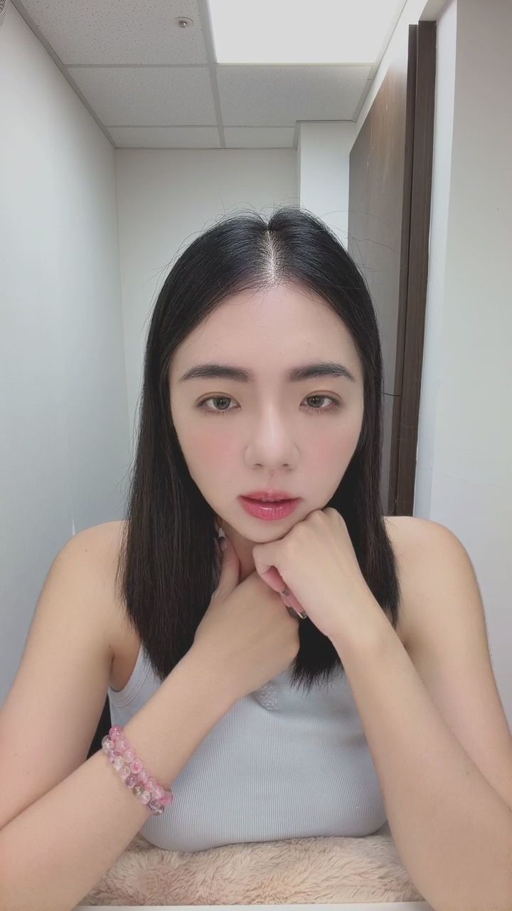  : 專屬你的甜蜜視角，快靠過來一點～✨ #深情凝視 #女友視角 #心動